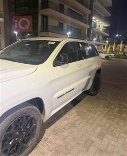 جیپ گراند شیرۆکی